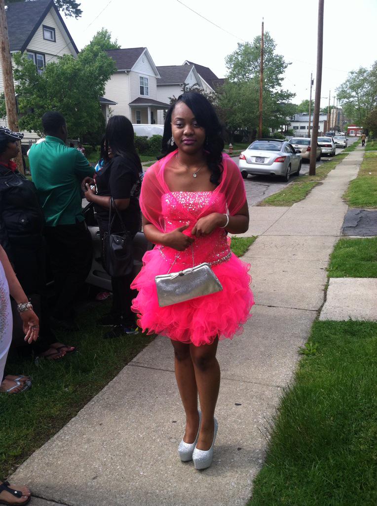 badgalroni_'s tweet photo. #Prom2k15🔪 http://t.co/7E6eparlnp