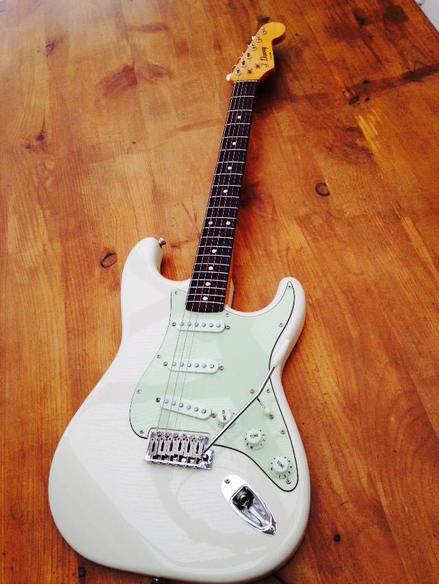 J.DAVEY  GUITARS (@daveyguitars) on Twitter photo 