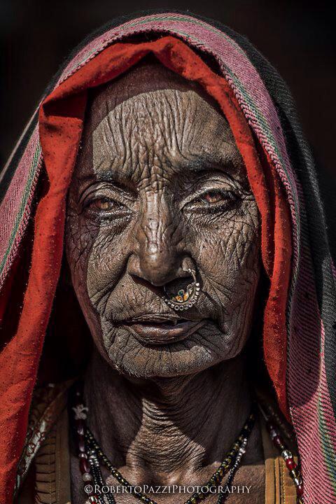 CoinWuTang's tweet photo. La foto del día es para este impresionante retrato de la pobreza, en India. 
By Roberto Pazzi http://t.co/bkL0mdxyur