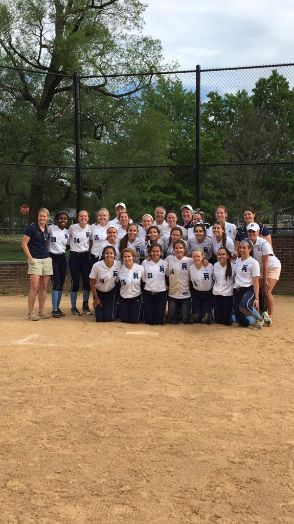 EAsoftball2k15's tweet photo. Second straight Inter-Ac title ✌️⚾️ http://t.co/bV09HYSAw1