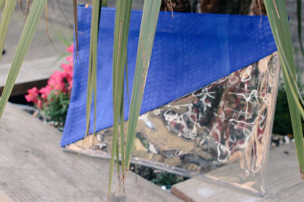 #HappyFriday! Our lovely new collection clutch will be hitting the town with us this weekend. 💃 #qulituk #TGIF