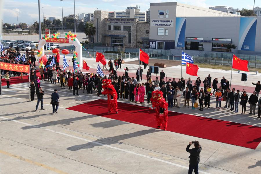 XHNews's tweet photo. #Greece re-launches privatization process of largest port Piraeus, #Chinese contender notified http://t.co/3IIlazhUMv http://t.co/P8qBqERWhh