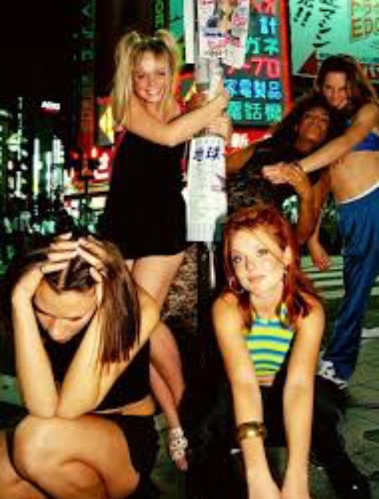 victoriabeckham's tweet photo. I love u girls x Happy Friday x vb http://t.co/H0sDqKGz9j