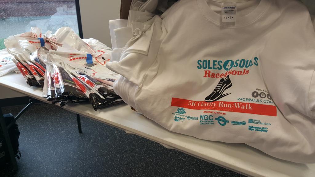 Race4Souls's tweet photo. #Race4Souls Packet pick up today until 7pm @reddirtrunco ! http://t.co/qG3vIwcZ3g