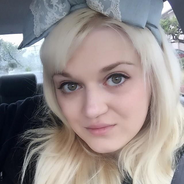 Ainiwaffles's tweet photo. I'm ready for the stream! Got the ok for #lolitafashion ~ #JetJ #RobeDeCeladon http://t.co/PtL63DBAVF