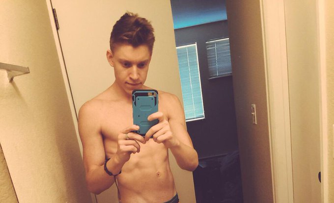 Wanna cam and make money at the same time - http://t.co/V21x0tk7eJ #gay #gaycamshow #webcam http://t