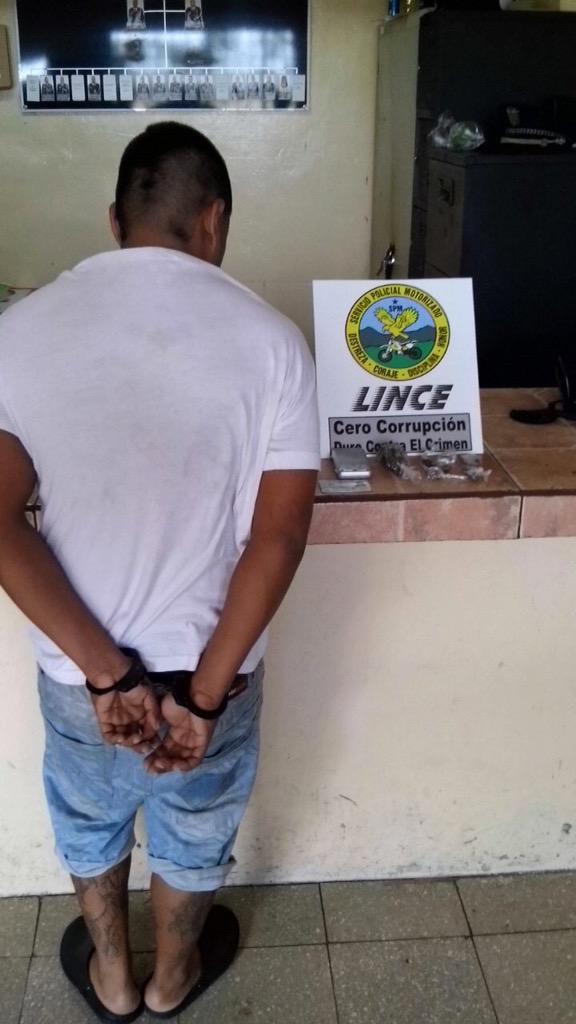 LincesPanama's tweet photo. #ALaReja Se captura a sujeto en Barraza chorrillo, con presunta droga. http://t.co/to5zfpt6cA
