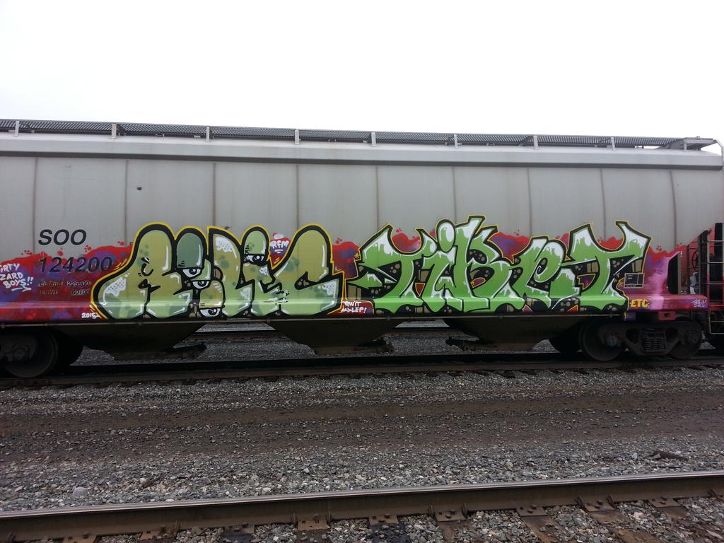 GraffTrain's tweet photo. RELIC &amp; TIBET #BENCHING #FREIGHT #SPRAYBOMBING #TRAIN #GRAFFITI #PHONESNAP #ROLLINGTODAY http://t.co/Gq3JyXzTYF