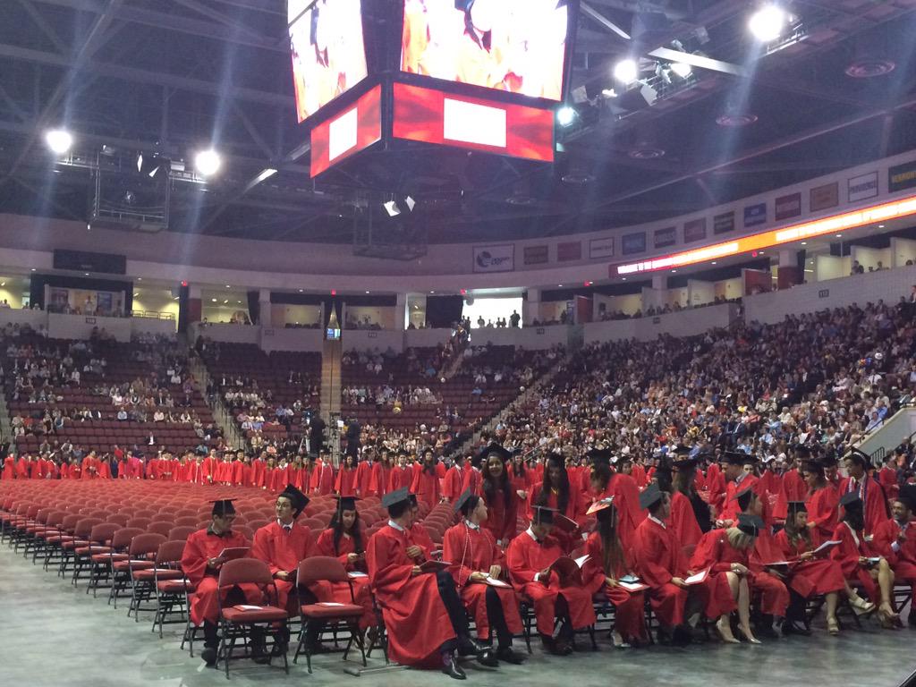 BUQuestrom's tweet photo. A sea of scarlet! Here they come! #Questrom2015 #BU2015 http://t.co/QmS7SVoj75