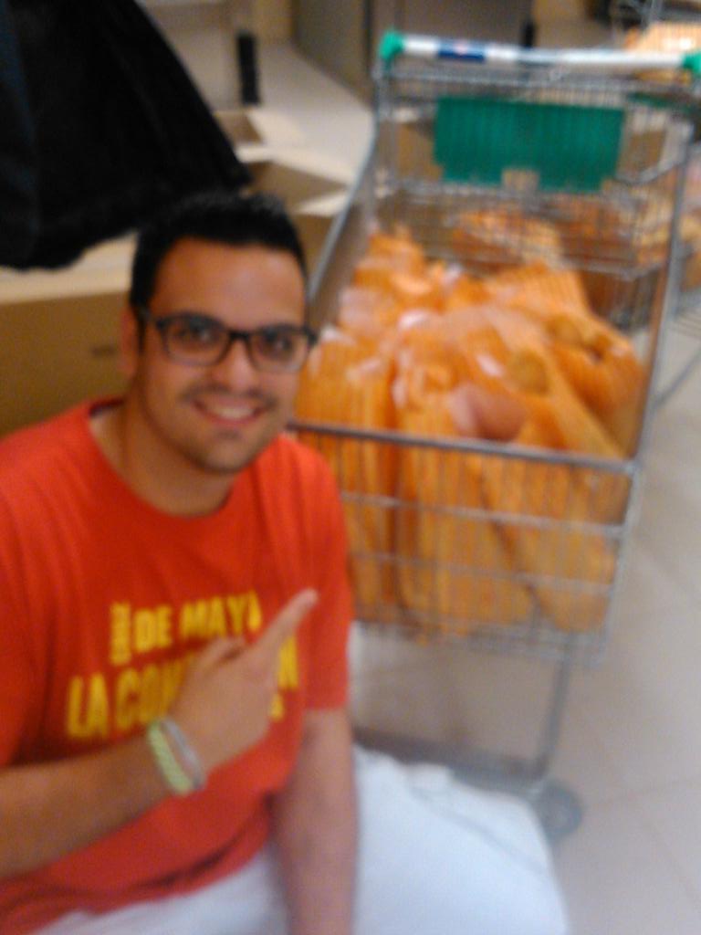 davidam1993's tweet photo. #5cruzconversion, ya tenemos nuestros pan calentito y el patio sin luz (#buenarimacopete) http://t.co/1JCf9C0eOJ