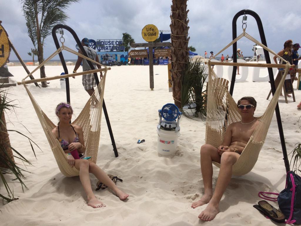 PowerToolJosh's tweet photo. @maggiemeeek is loving life @Hangoutfest @ArcticCove @Lifeisgood #GoDoGood #HangoutChillout http://t.co/kvJGztFXTM