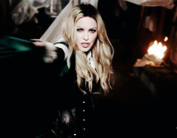 CommonMadgeFan's tweet photo. #LivingForLoveVideo = + 14,000,000 views
#GhosttownVideo = + 7,200,000 views

Total : 21,200,000 views http://t.co/BYQeZbPAGT