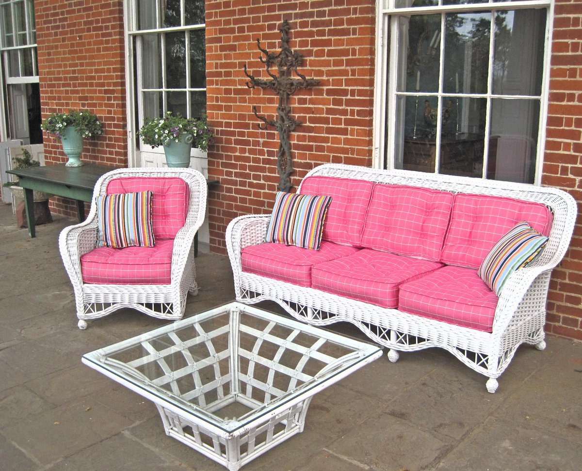 HomeFashions's tweet photo. my veranda blooms 
white and sea shell pink cushions
softly wait for you #outdoor #patio #decor #furniture #haiku http://t.co/FCYErQQQjf