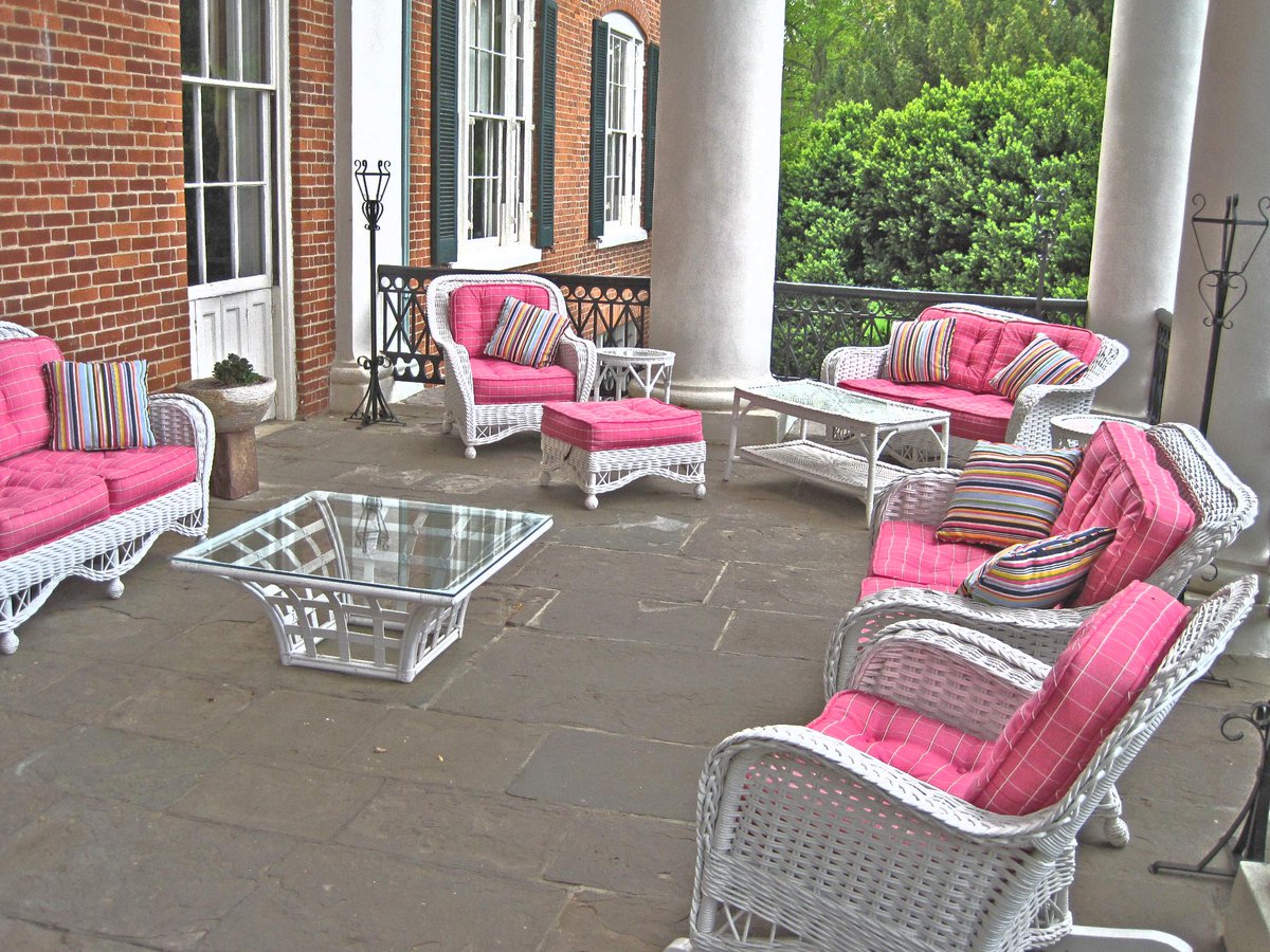 HomeFashions's tweet photo. my veranda blooms 
white and sea shell pink cushions
softly wait for you #outdoor #patio #decor #furniture #haiku http://t.co/FCYErQQQjf