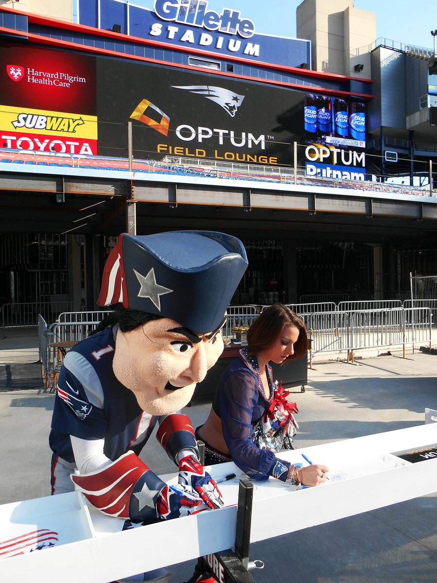 Matthew slater joined optum field lounge members for the ofl beam