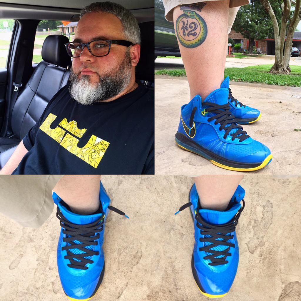 HipHopChef360's tweet photo. KOTD #Lebron8 #V2 #Entourage #SneakersAndHeaters #shoewoogang #Eupham #EuphamMultimedia s/o @sneakerpolitics http://t.co/LRPMeD3tpD