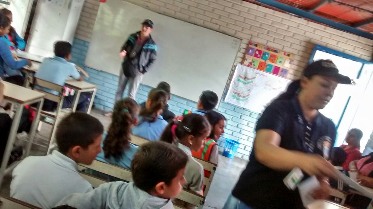 #EscuelaYFamiliaConAmor Charla sobre violencia, alcohol, drogas y abuso infantil. Dictado por CICPC @joseolivo_V