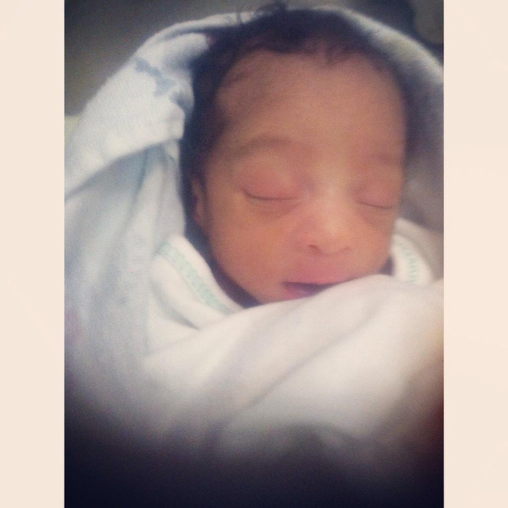 Nell_Wizzle's tweet photo. Mommy baby 💕 #AveryMichelle http://t.co/sWlTzAu2k5