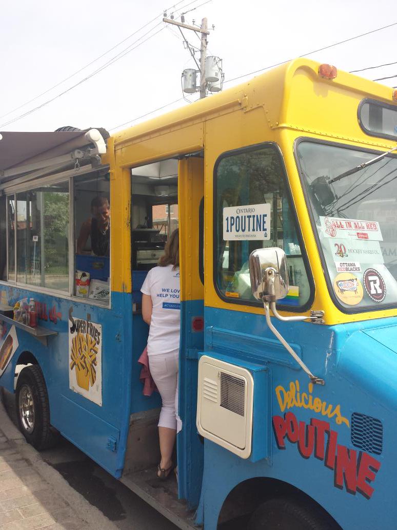 cyansolutions's tweet image. Drive by flowering drop off 1 ... flowers and fries at Frenchies #Cyanspring #Springitforward