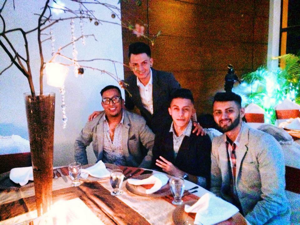 dizk0very's tweet photo. @spaceproducer @XanderMusica @RexGrupoTr3z @Tr3zMusica descalzos o bien vestidos. http://t.co/FPfsV3pnLu