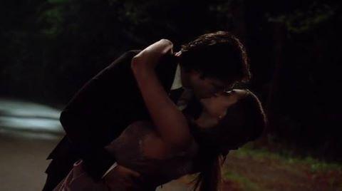 iStandByIAN's tweet photo. #DelenaDance 😭❤
#TVDFinale #6x22 http://t.co/fdnV7Zep2c