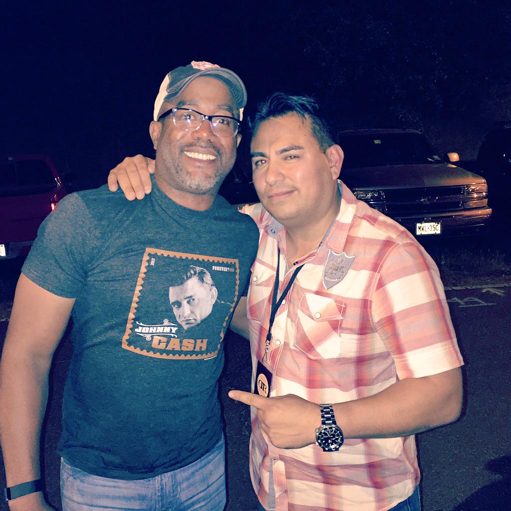 KissCapt's tweet photo. Darius kicking off his Southern Style 2015 Tour! What An incredible show!! Thanks DR, have a great run @dariusrucker http://t.co/fTJKAGpOXz
