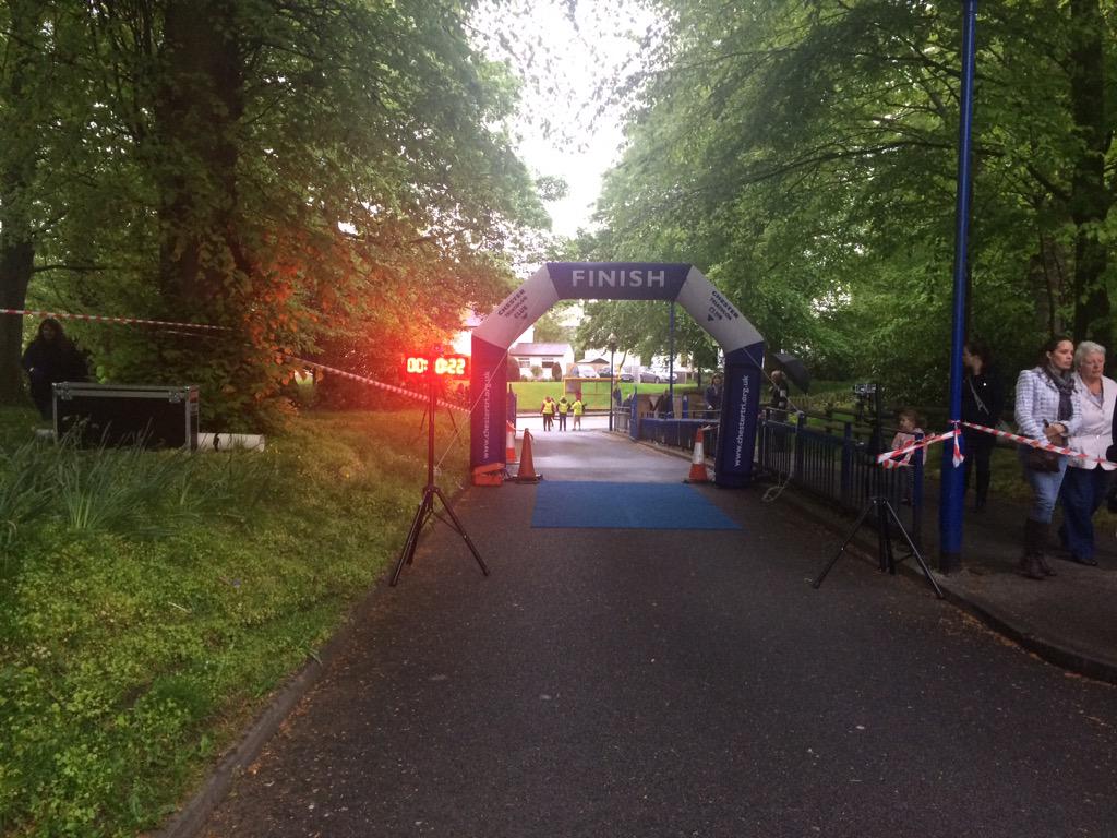 chestertri's tweet photo. #Christleton5k is underway!! Let's see who finishes first #fastlegs #pbcourse http://t.co/HAYnJLJCw6