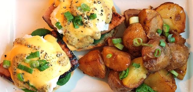 DailyHiveVan's tweet photo. Just in time for the weekend! 5 great and cheap brunch spots in #Vancouver http://t.co/FLKRmmg0oZ http://t.co/Dg4xZZyh3y