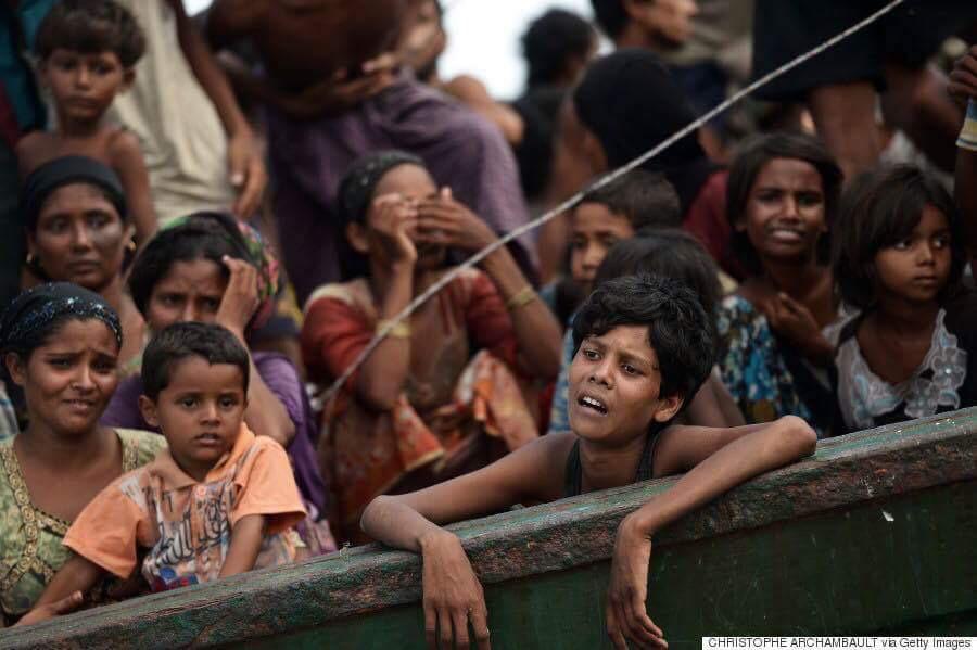 DrFarahFaizal's tweet photo. Drifting in the sea with nowhere to go, no water, no food - refugees with no dry land - #Rohingyas #HelpRohingyas http://t.co/dWpeNzKNwi