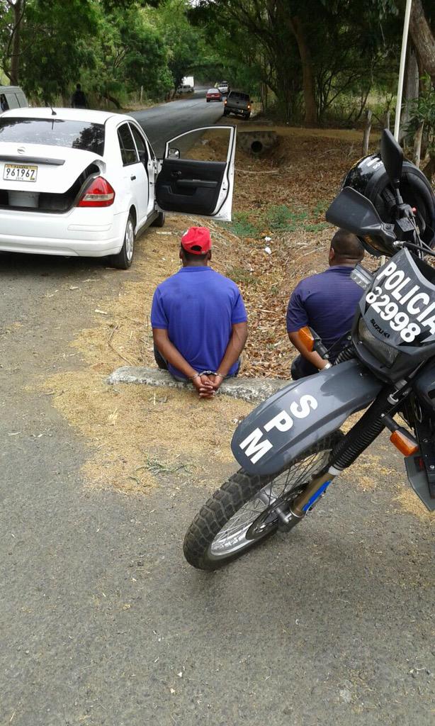 LincesPanama's tweet photo. En ocu, trataron de hurtar artículos de una residencia, pero fueron capturados, gracias al llamado de la ciudadanía. http://t.co/nsV1uTi7SY