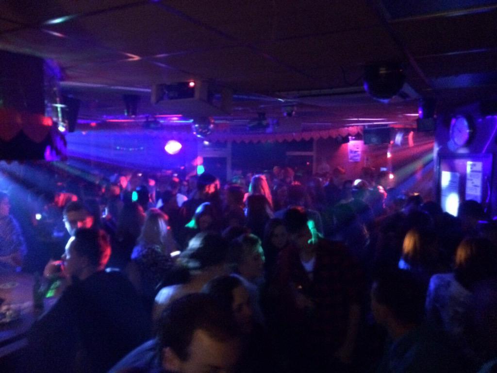 DJContestUrk's tweet photo. We zijn begonnen met De Dak Eraf Party http://t.co/Uj5gwO96UP