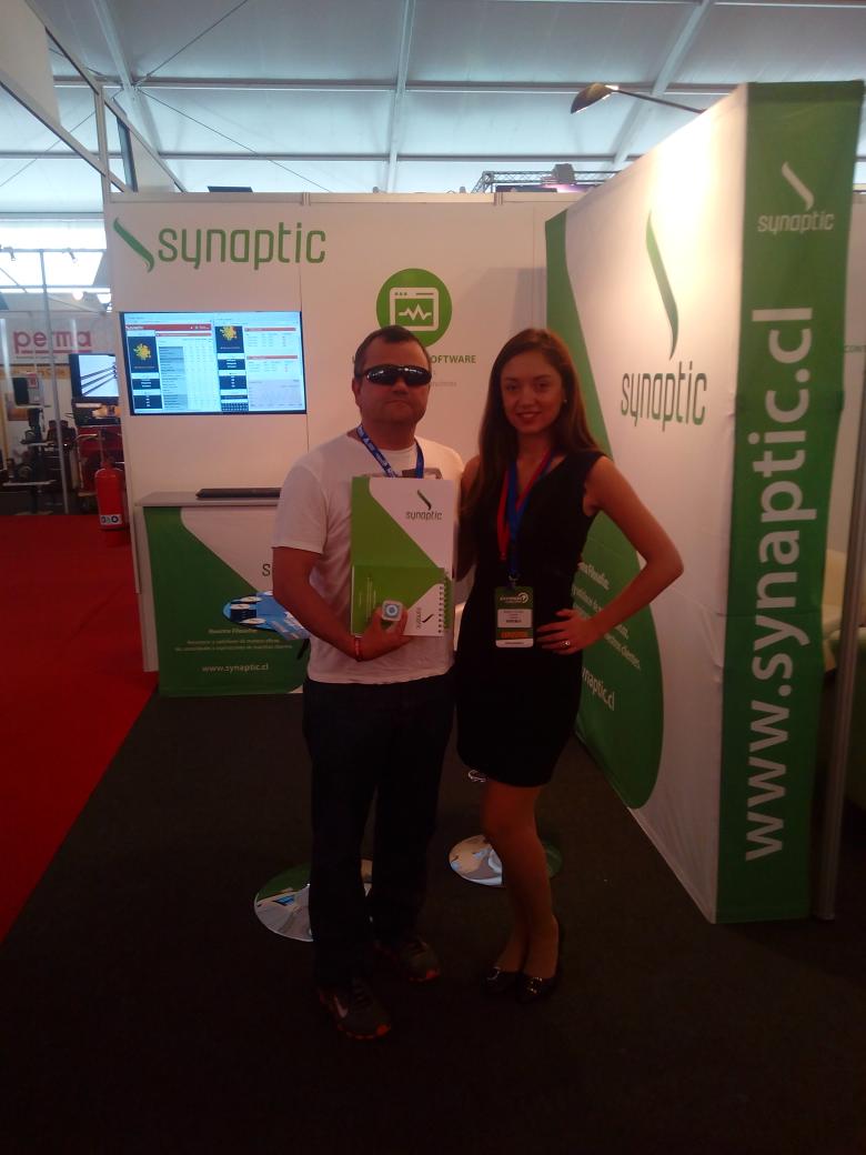 synaptic_cl's tweet image. Foto | Ganador del ipod de nuestro concurso: Jorge Casanova #ExponorChile2015