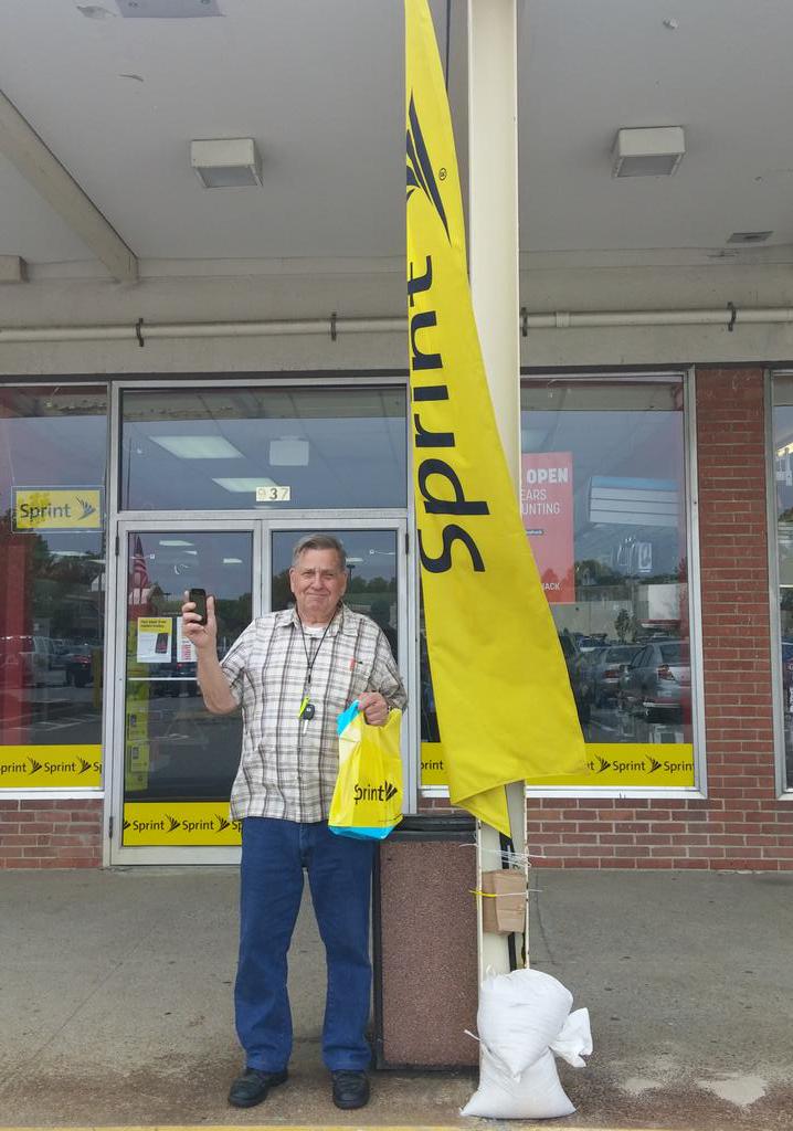 sprintCT's tweet photo. Walter is #HappyConnecting in Groton CT! Stop by, say hi! Right next to @ChestersBBQ (try the bbq burnt ends!!) http://t.co/Lzsooivqsm