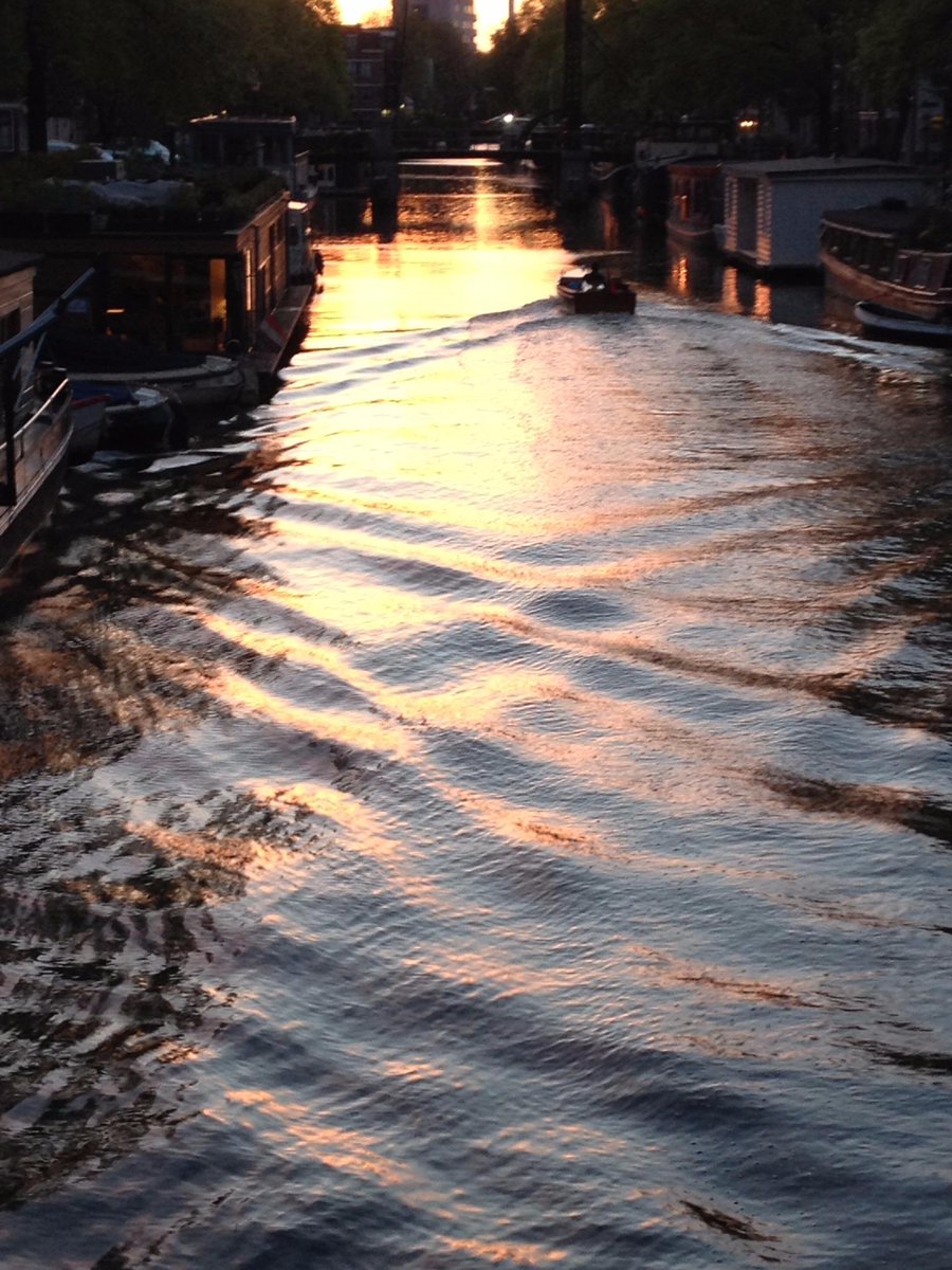 Lovely sunset at the Brouwersgracht. #amsterdam #SailingIntoTheSunset #weekend