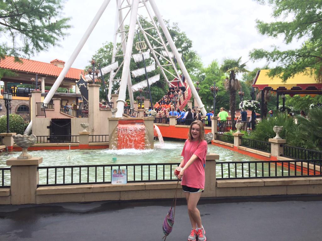 giveuspoints's tweet photo. The ship in the background #pcasixflags #RCTG #periodicmotion http://t.co/NUtyYkzDmt