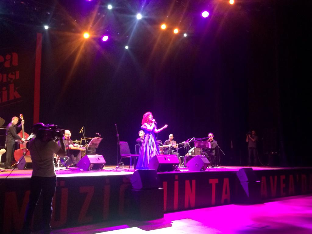 <a href="/LenaChamamyan/">Lena Chamamyan | لينا شاماميان</a> ve Göksel Baktagir i bir arada dinlemek diye bir keyif içindeyim 😇