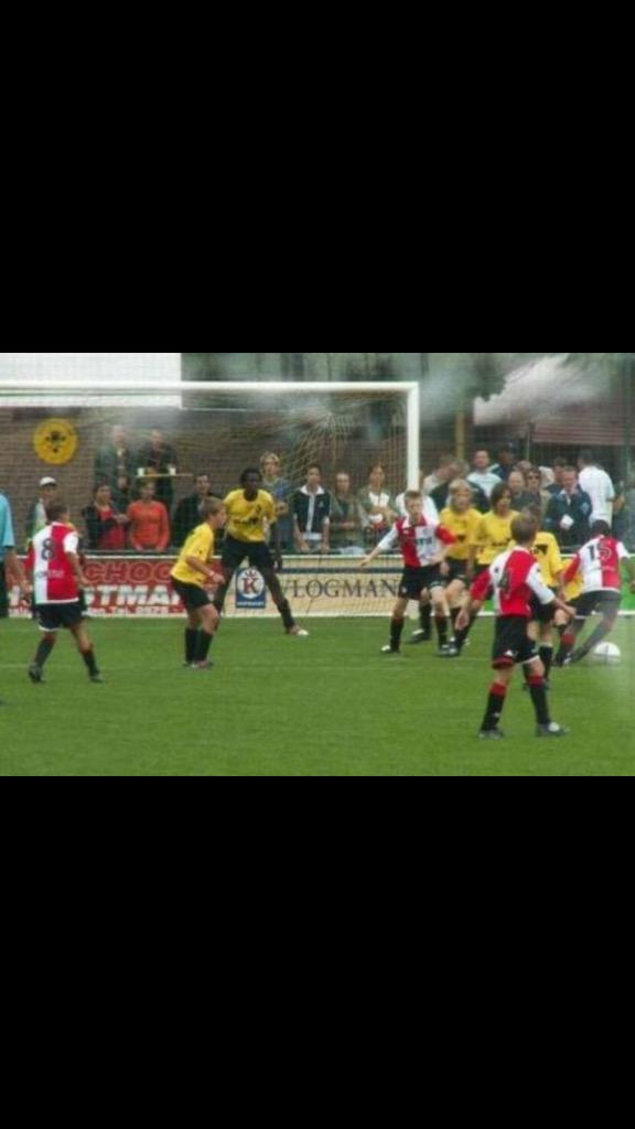 PurelyFootball's tweet photo. Lukaku, aged 10 💀 http://t.co/UaGsvhEuxH