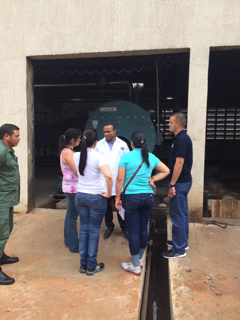 ivssoficial's tweet photo. Equipo del #IVSS inspecciona @ivss_raul_leoni Para verificar su buen funcionamiento y la atención a sus pacientes. http://t.co/8QwahETnjF