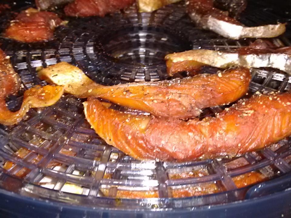 nerdstuff82's tweet image. 1kg candied maple salmon jerky. 

#brag