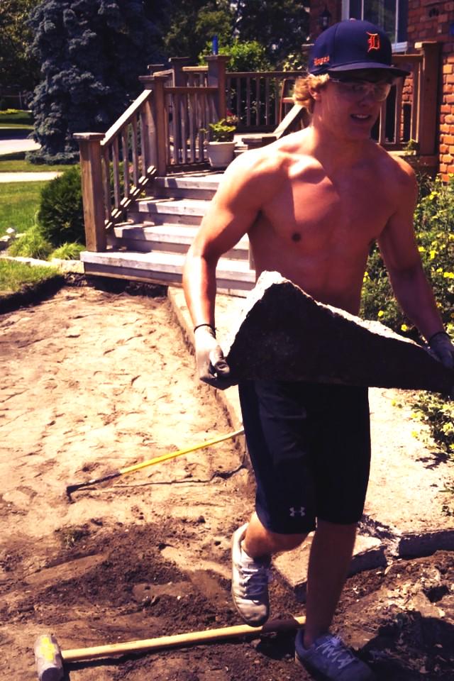 YoungGunzCo's tweet photo. This is from our first job ever in 2011. Also a not so friendly reminder how out of shape I've become. #YoungGunz http://t.co/UZZHZLj3sI