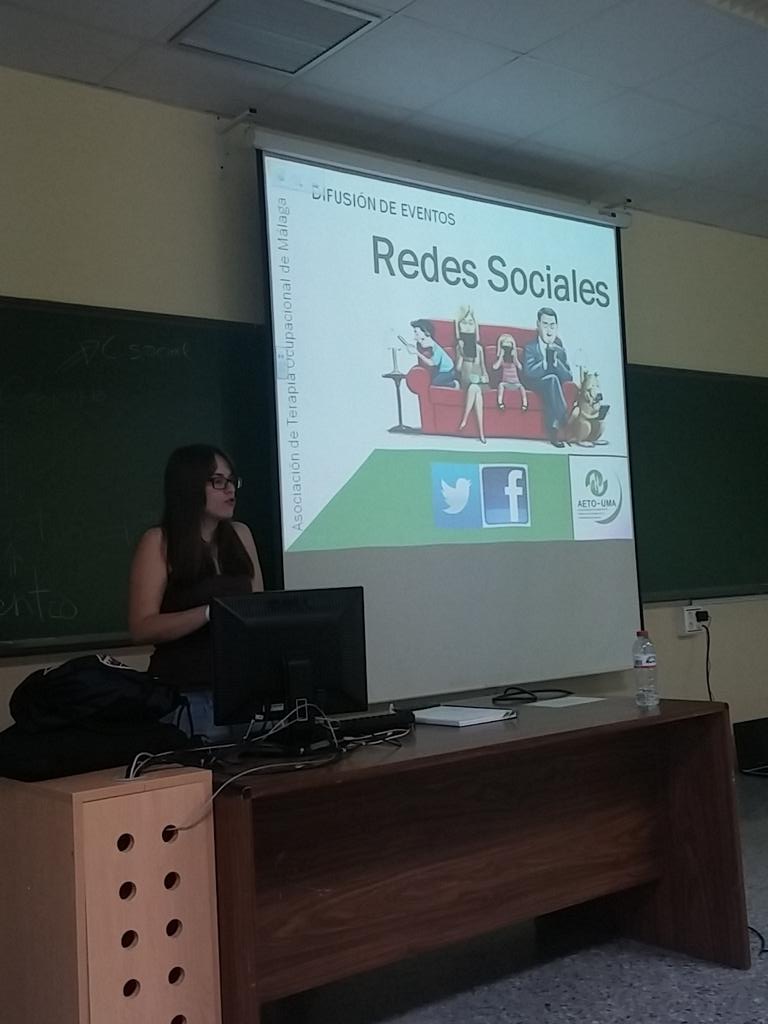 aeto_UMA's tweet photo. Para terminar @Esther__Martos nos enseña a manejar una cuenta corporativa en Redes sociales #JdFAetom http://t.co/fgAzXT67JN