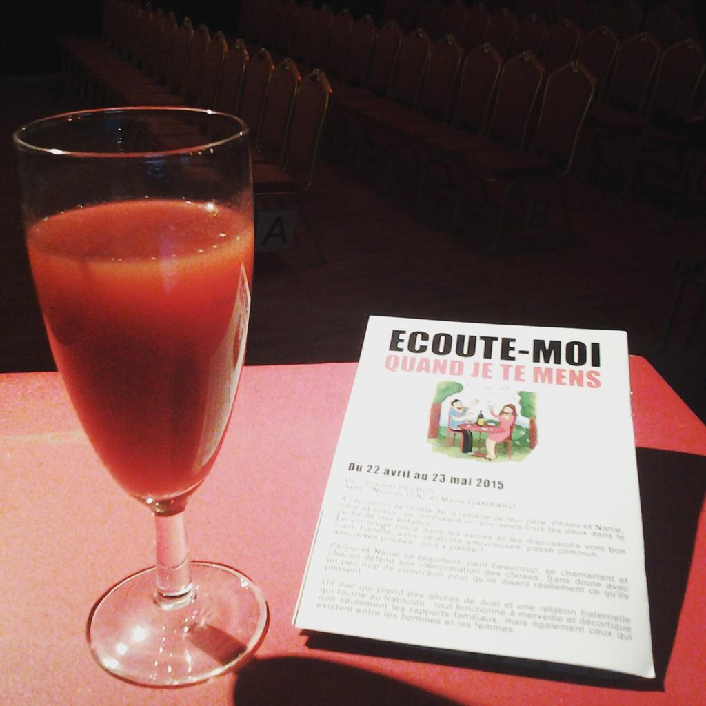 CTChartrons's tweet photo. Demain votre place est à 16€ avec un cocktail offert au CTC! #lecafetheatredeschartrons #ecoutemoiquandjetemens http://t.co/iZOKOGs1Uy