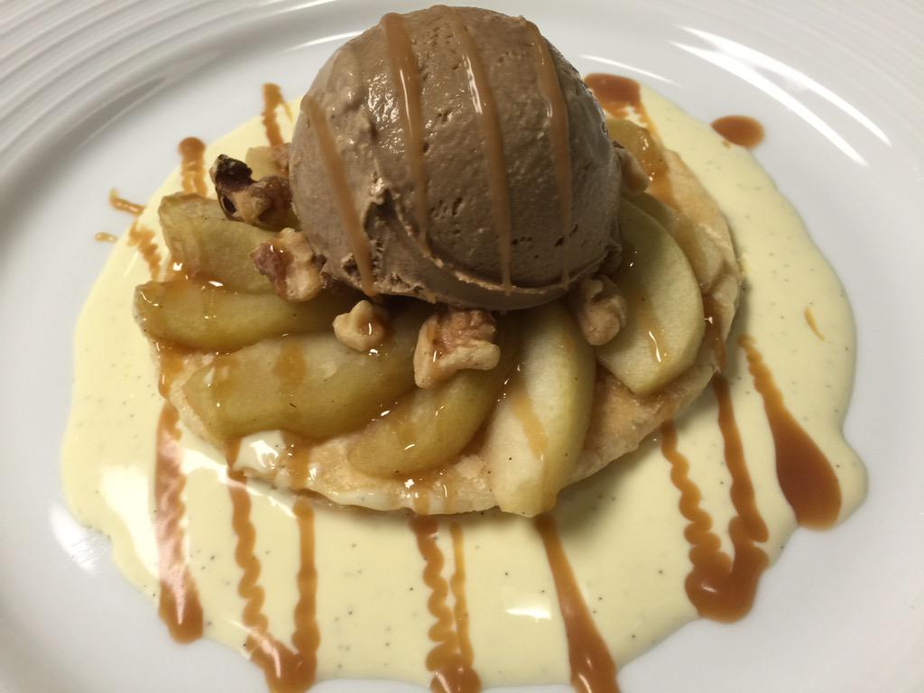 ChefRobertLia's tweet photo. #braemarcc @BraemarCC @ChefRobertLia @Thetastingchef Apple tart with salted caramel ice cream http://t.co/DEksMravAB