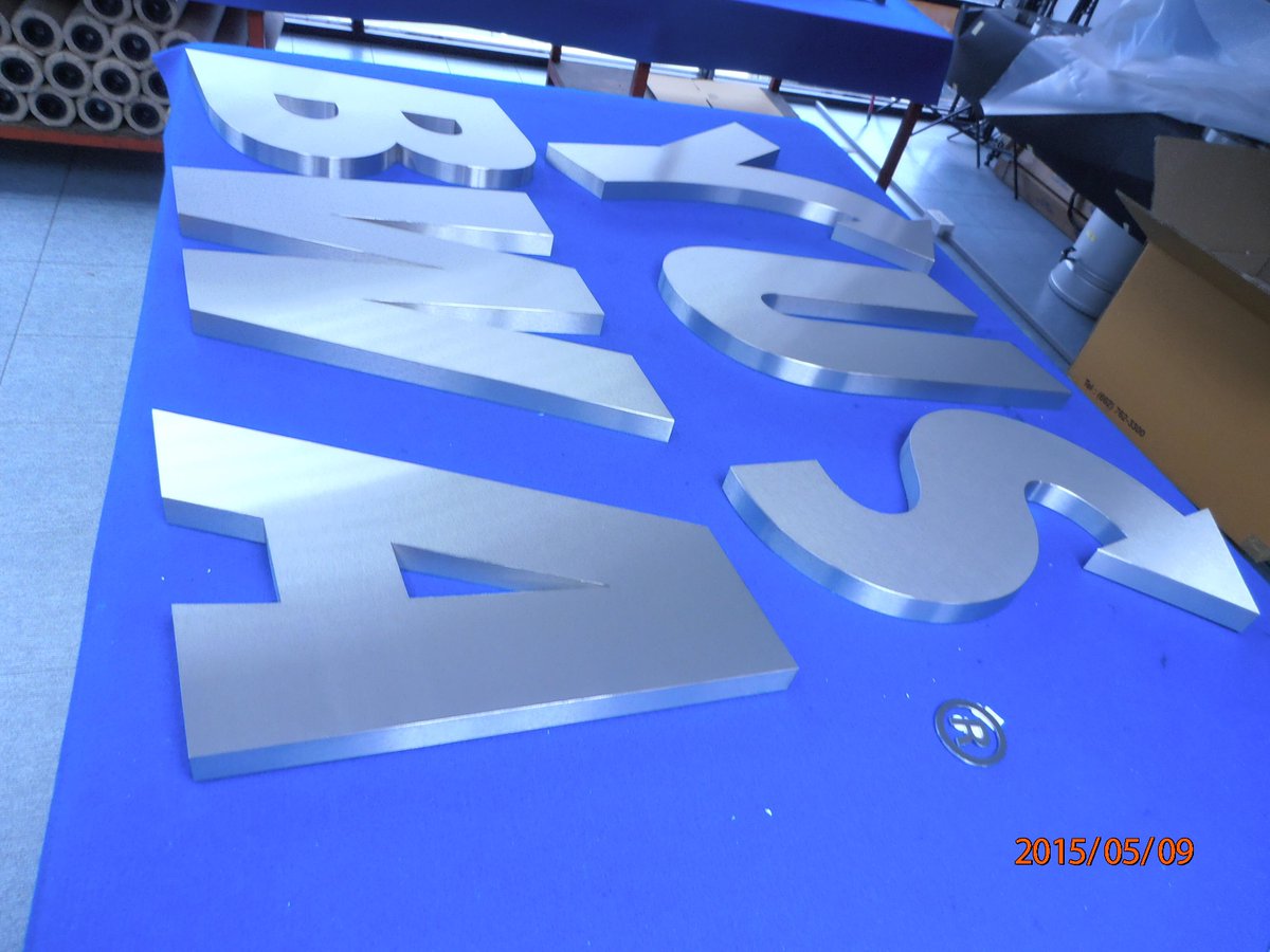 SteelSignGuy tweet picture