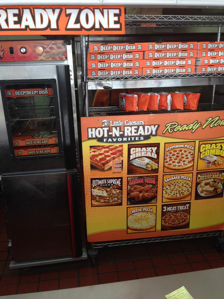 MrRojoP's tweet image. I will need some volunteers to meet me between the A and B building gate to help me bring in the pizzas. #standbye