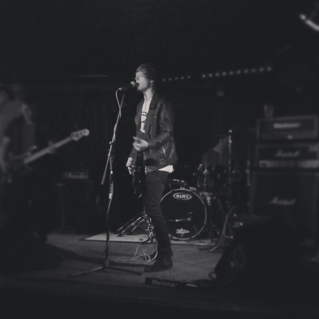 HeartRockLive's tweet image. @FreeAffect live at @wearethinktank #heartrocklive #livemusic #newcastleupontyne #band #drums #singer #guitarists