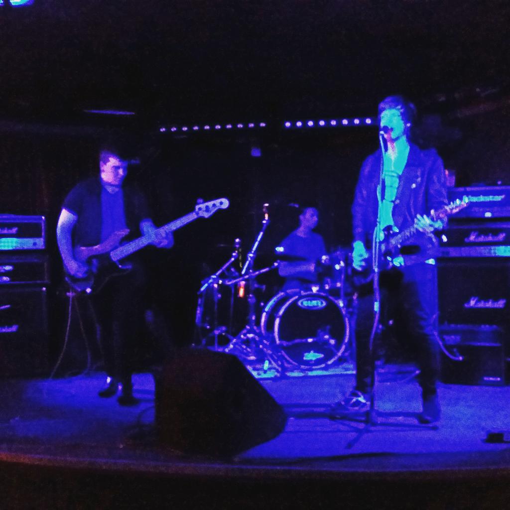 HeartRockLive's tweet image. @FreeAffect live at @wearethinktank #heartrocklive #livemusic #newcastleupontyne #band #drums #singer #guitarists