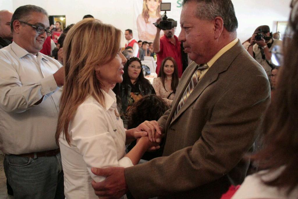 ClaudiaPavlovic's tweet photo. La diversidad de creencias nos fortalece como sociedad. Agradezco el diálogo con la comunidad evangélica de Nogales http://t.co/2D1xMB3CZO