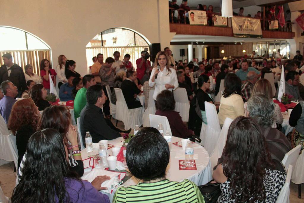 ClaudiaPavlovic's tweet photo. La diversidad de creencias nos fortalece como sociedad. Agradezco el diálogo con la comunidad evangélica de Nogales http://t.co/2D1xMB3CZO