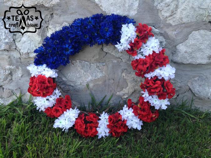 TexasCraftHouse's tweet photo. Another awesome Americana wreath by @TrimbleRachel http://t.co/FUs8XLW51R #redwhiteandblue #MemorialDay @JoAnn_Stores http://t.co/X0DUgX7KaN